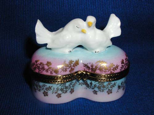 RING BOX W/DOVES